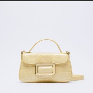 ZARA ANIMAL PRINT CROSSBODY BAG WITH BUCKLE
COLOR: YELLOW
Brand new with…